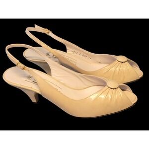 Vintage New Bruno Magli Pumps Heels Slingbacks 7 Beige